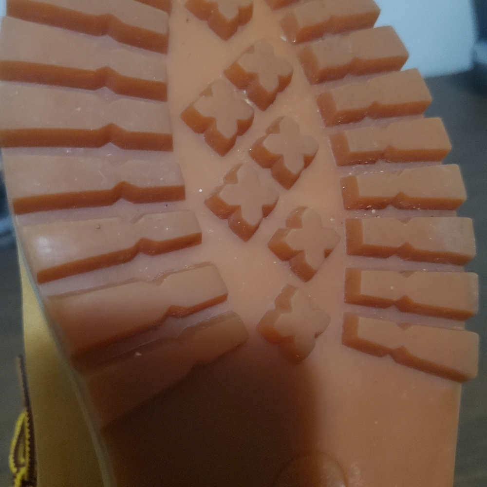 Timberland tan classic boots size 7 for boy, 8.5 for woman - Picture 10 of 10